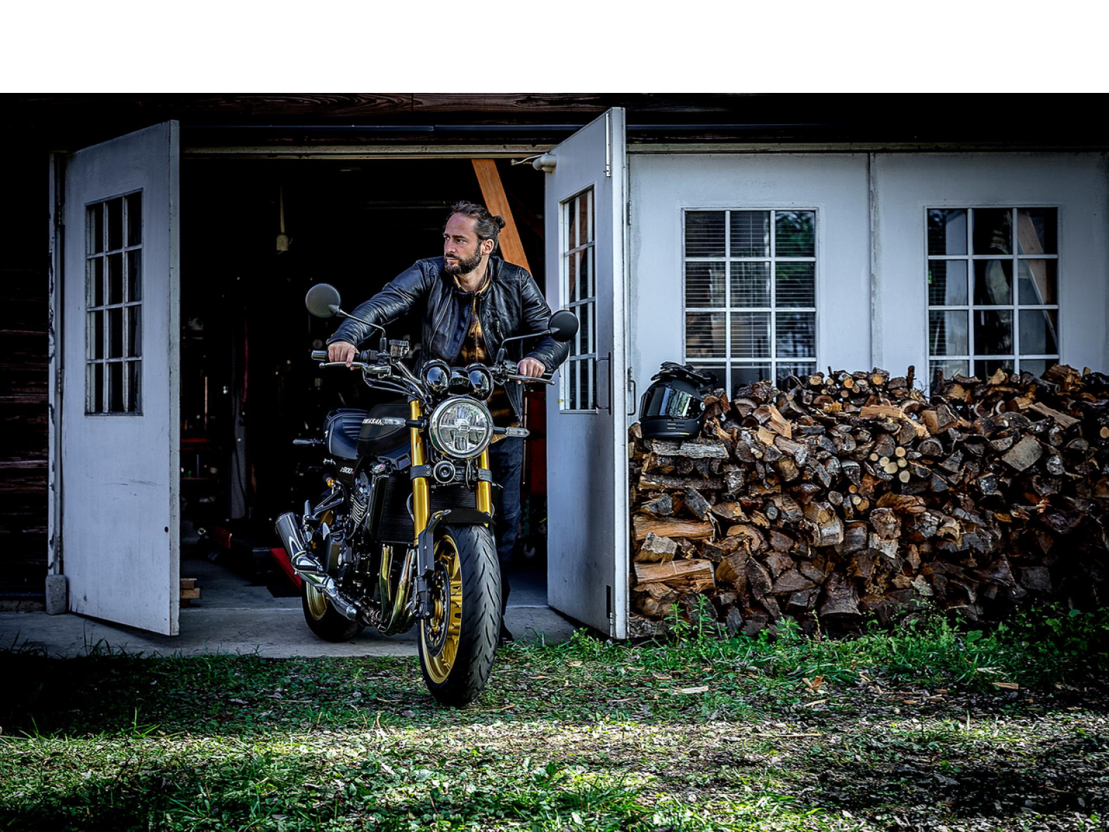 Мотоцикл KAWASAKI Z900 RS SE (Metallic Flat Spark Black / Metallic Matte Carbon Gray) 2025